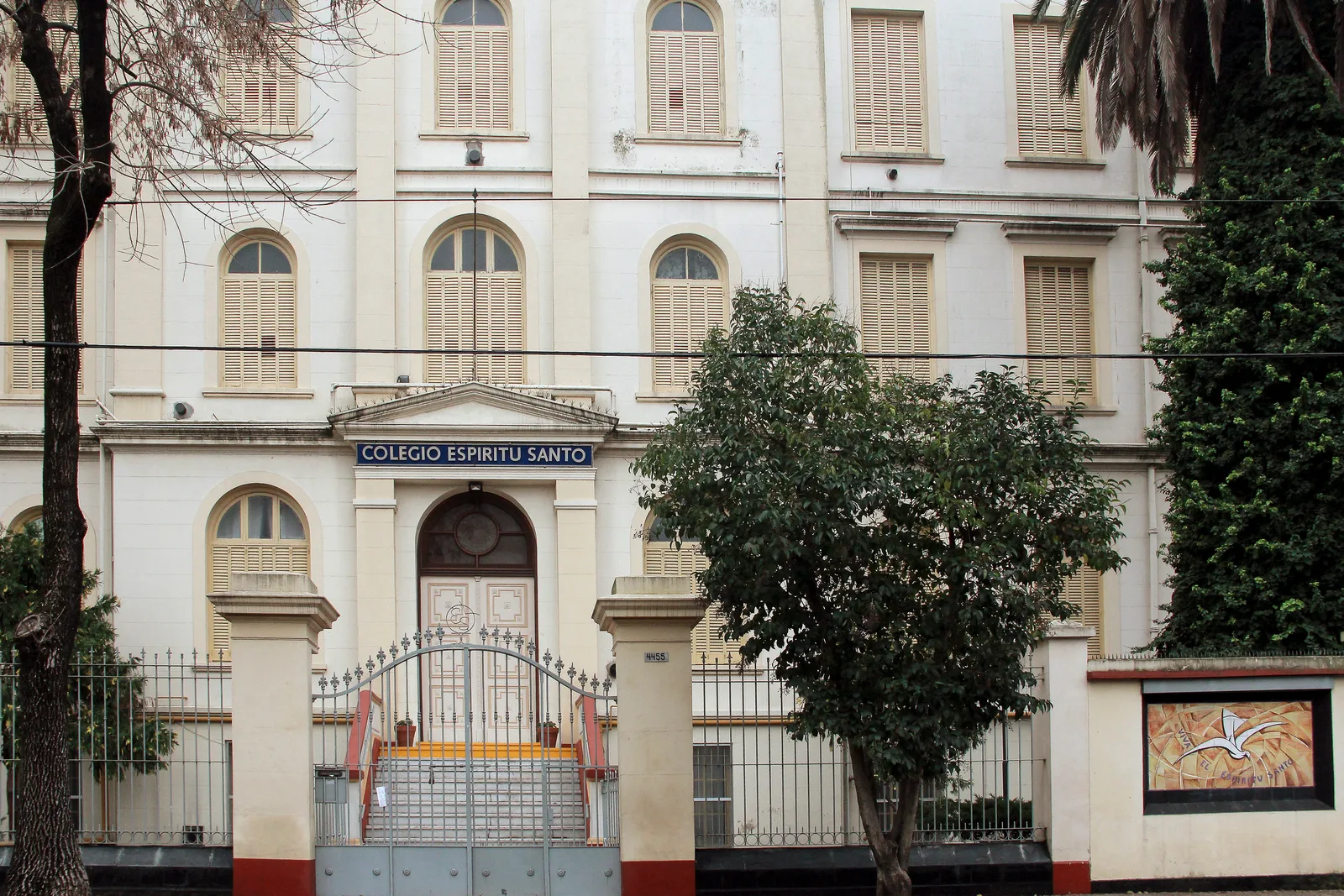 Fachada de Instituto Espíritu Santo