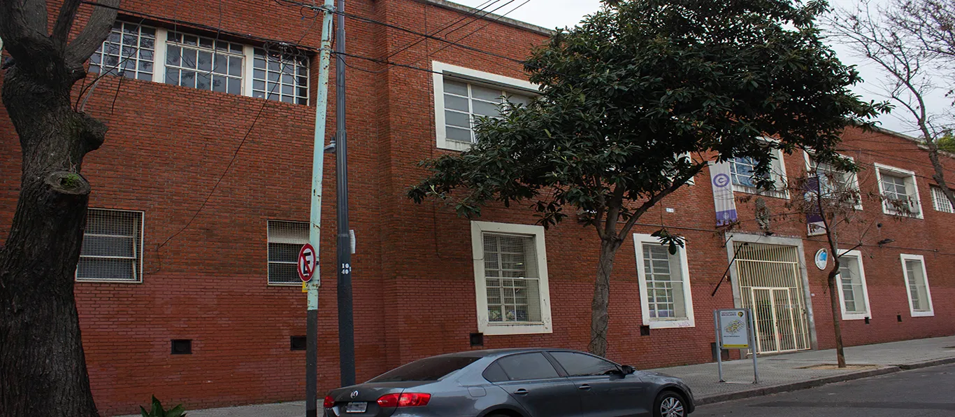 Fachada de Escuela Primaria Común N.º 26 D.E. 15 «José Mármol»