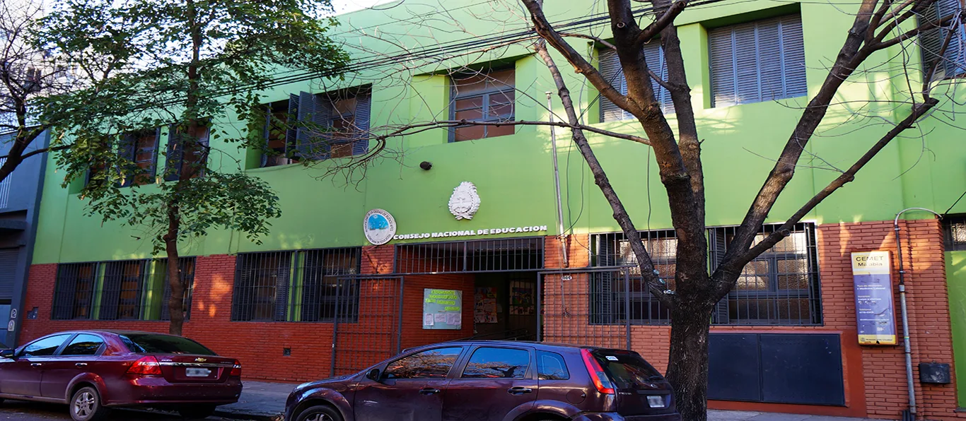 Fachada de Escuela Primaria Común N.º 18 D.E. 9 «Yapeyú»