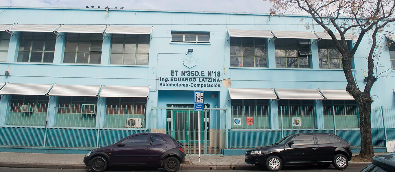 Fachada de Escuela Técnica N.º 35 D.E. 18 «Ing. Eduardo Latzina»