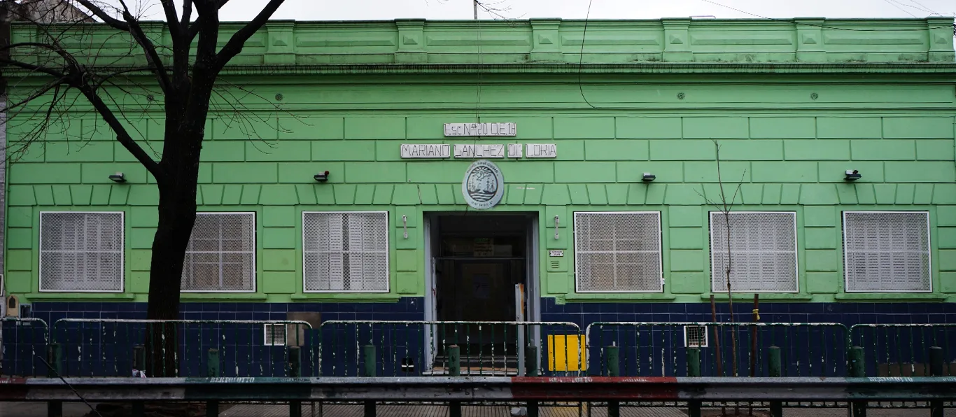Fachada de Escuela Primaria Común N.º 20 D.E. 18 «Mariano Sánchez de Loria»