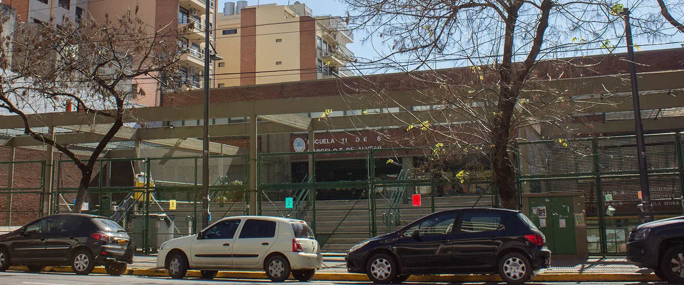 Fachada de Escuela Primaria Común N.º 11 D.E. 8 «Pte Marcelo T de Alvear»