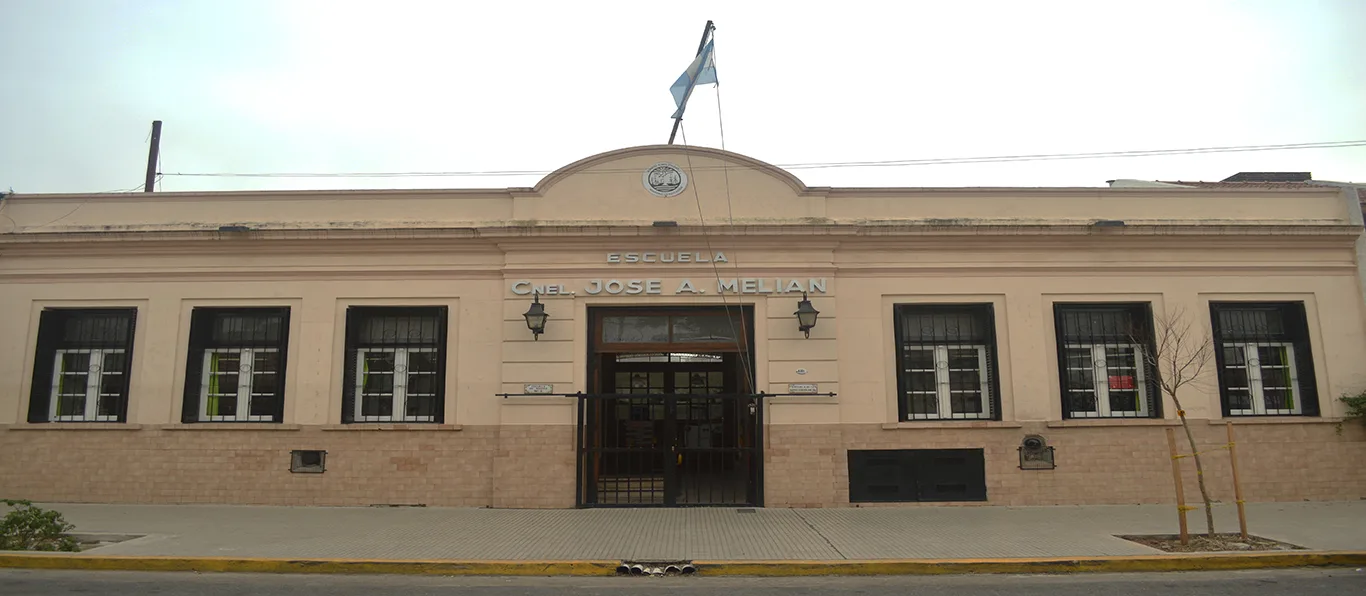 Fachada de Escuela Primaria Común N.º 13 D.E. 18 «José Antonio Melian»