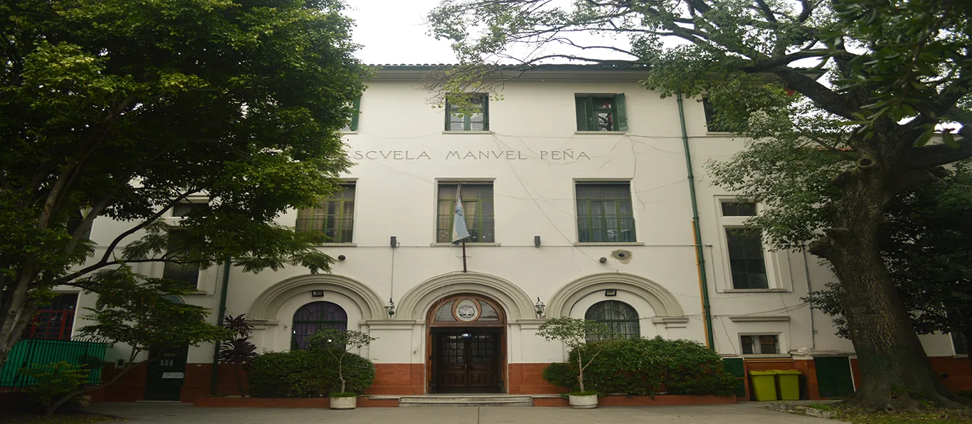 Fachada de Escuela Primaria Común N.º 15 D.E. 18 «Manuel Peña»