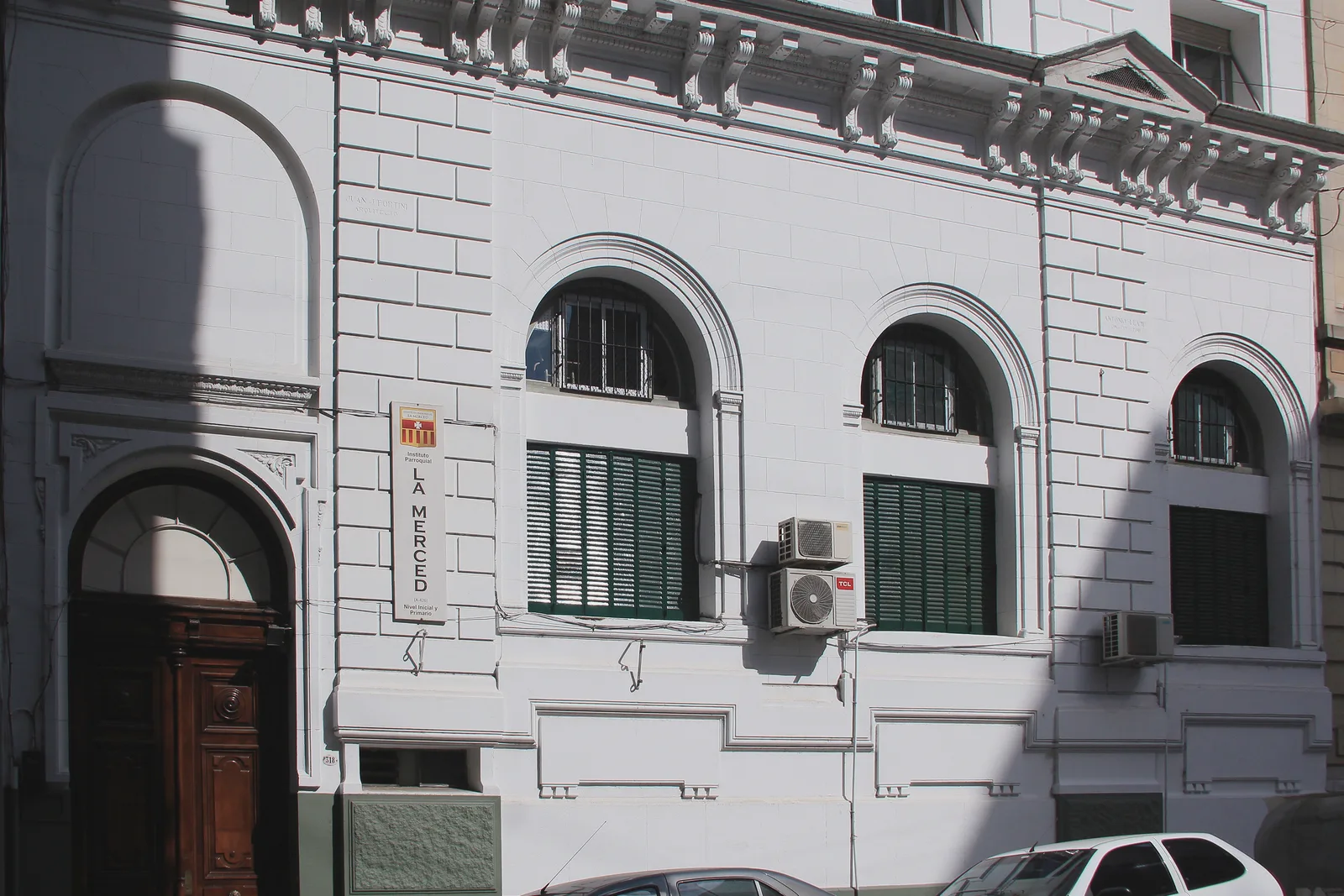 Fachada de Instituto Parroquial de la Merced