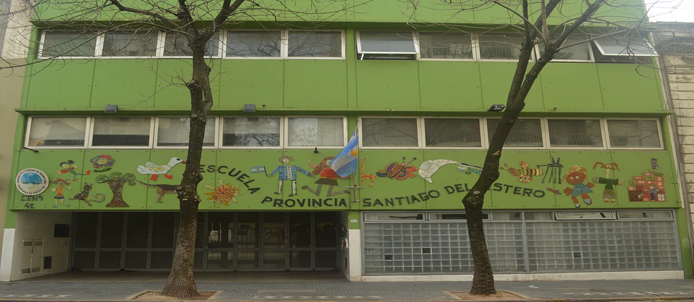 Fachada de Escuela Primaria Común N.º 13 D.E. 3 «Provincia de Santiago del Estero»