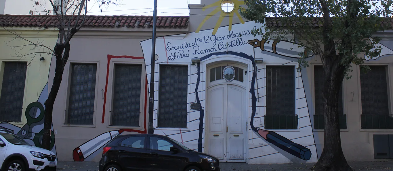 Fachada de Escuela Primaria Común N.º 12 D.E. 9 «Gran Mariscal del Perú Ramón Castilla»