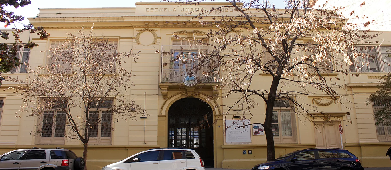 Fachada de Escuela Primaria Común N.º 3 D.E. 9 «Juana Manso»