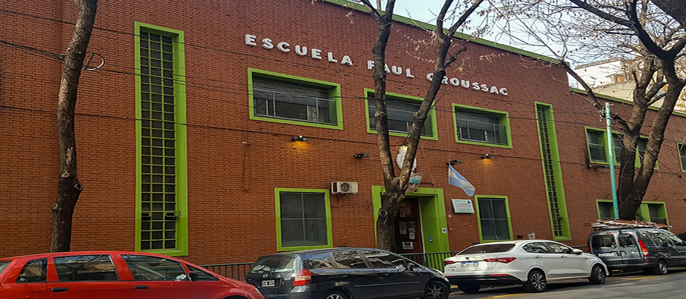 Fachada de Escuela Primaria Común N.º 5 D.E. 6 «Paul Groussac»
