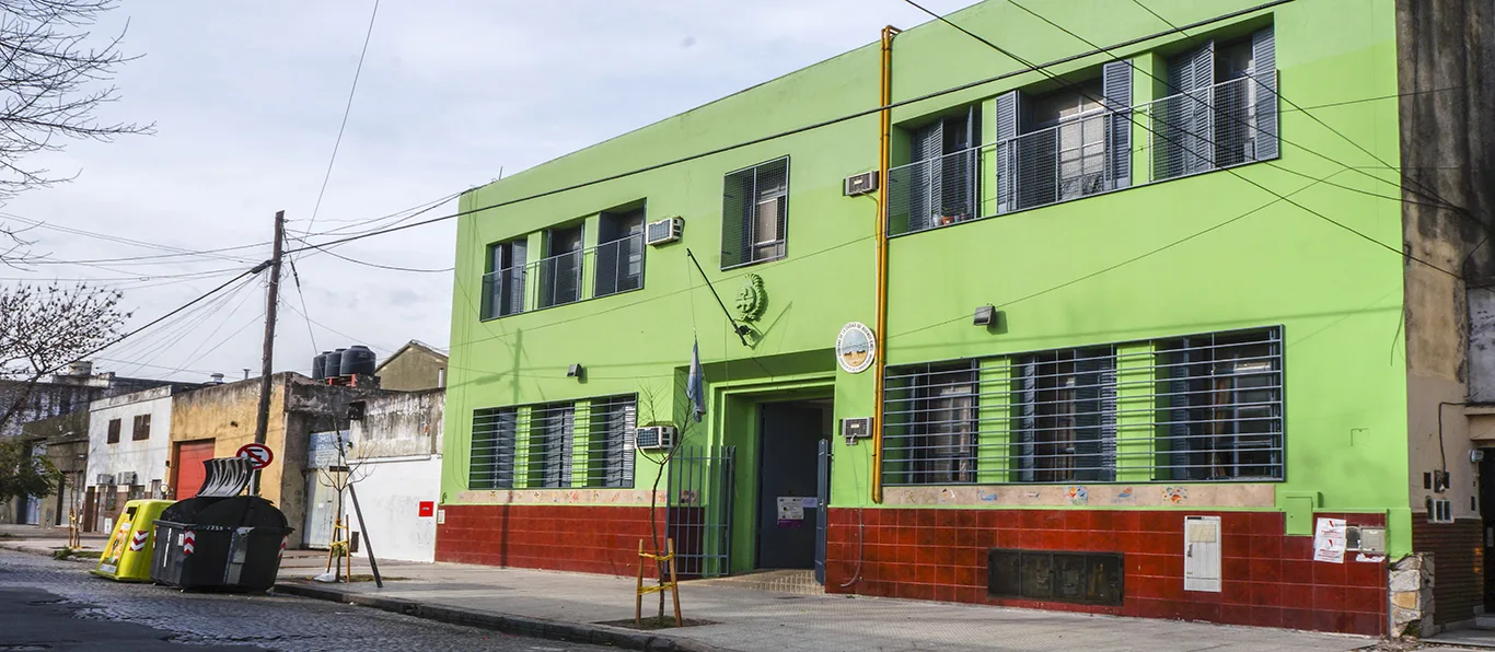 Fachada de Escuela Primaria Común N.º 22 D.E. 11 «Hipólito Bouchard»