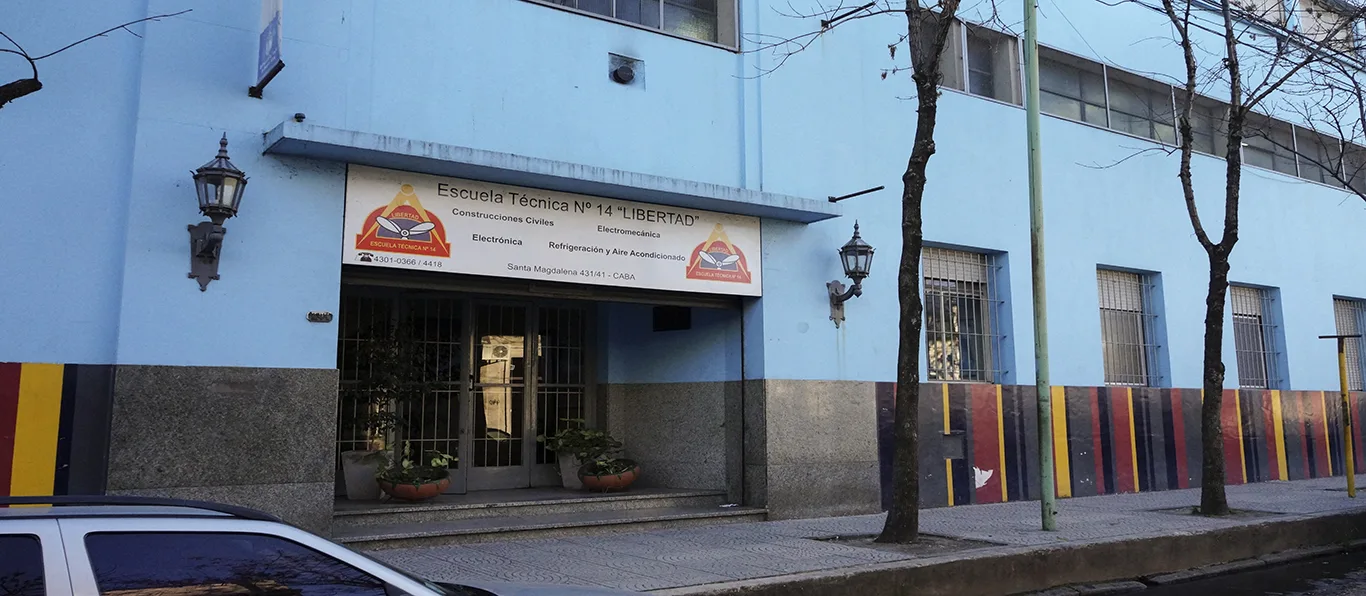 Fachada de Escuela Técnica N.º 14 D.E. 5 «Libertad»