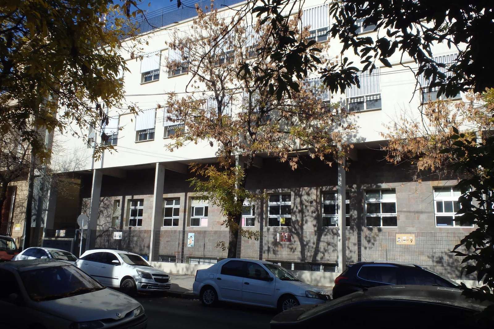 Fachada de Escuela de Educación Especial N.º 28 D.E. 16 «Prof. Bartolomé Ayrolo»
