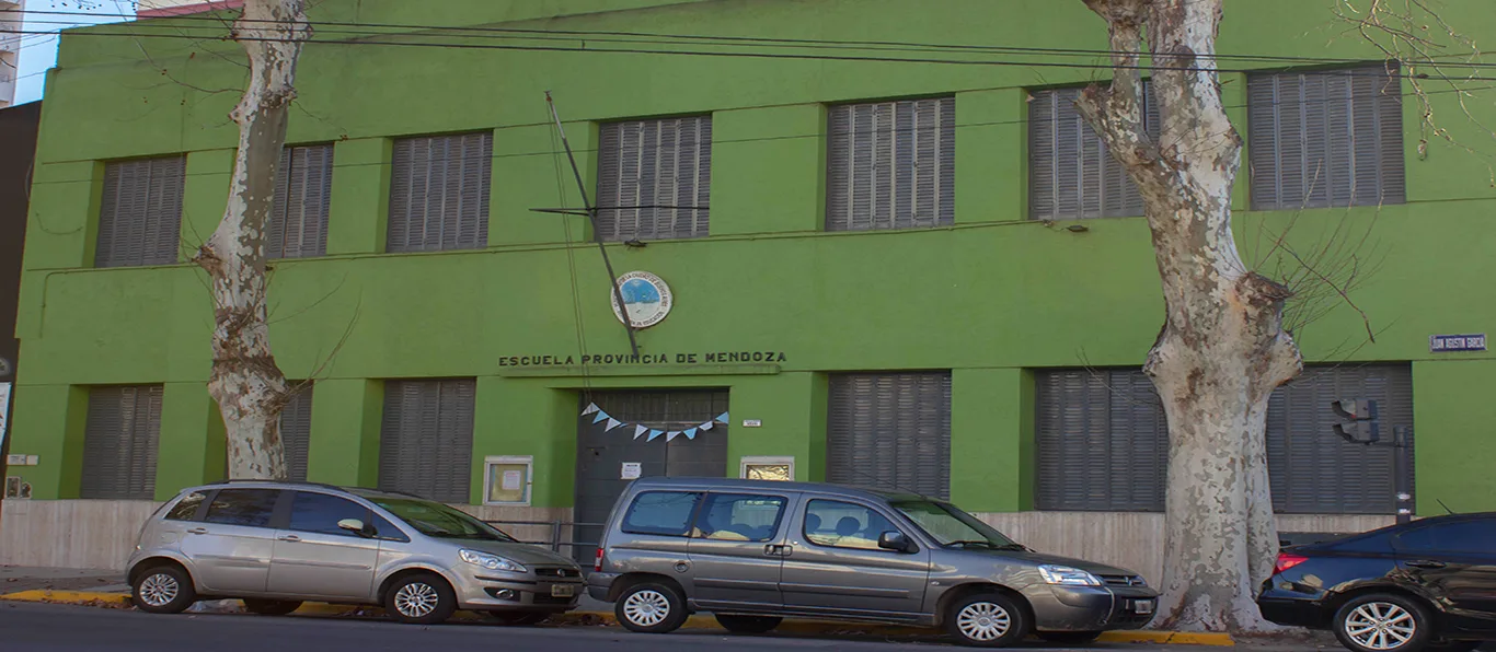 Fachada de Escuela Primaria Común N.º 15 D.E. 14 «Provincia de Mendoza»
