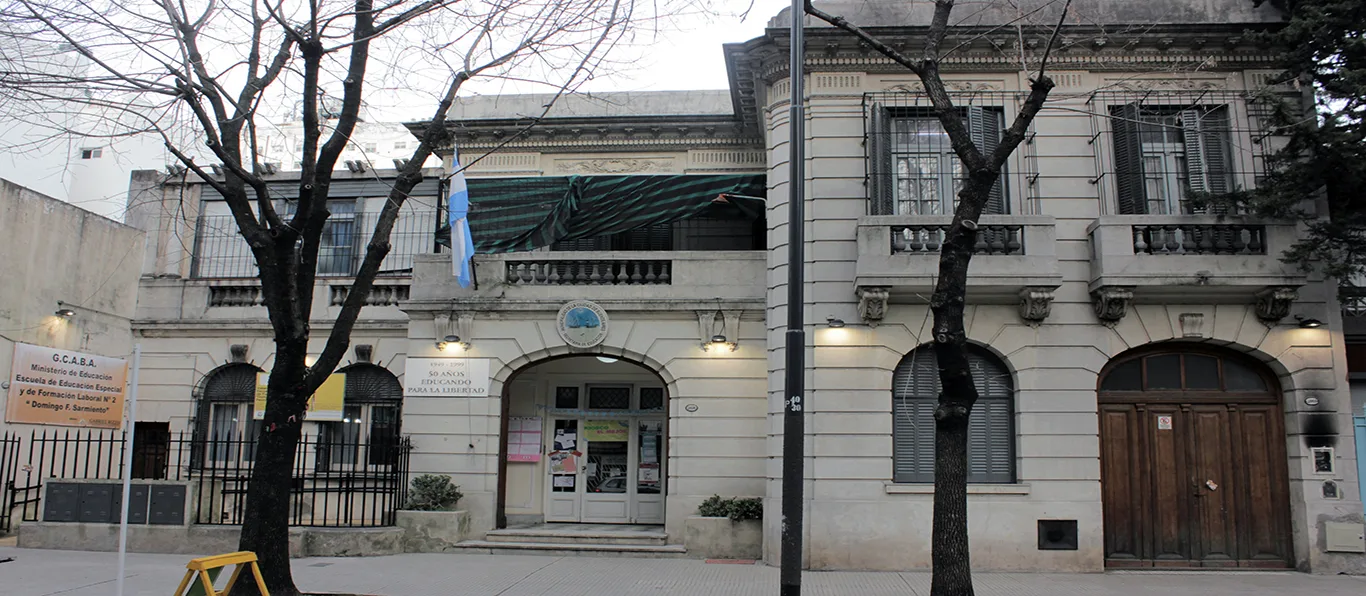 Fachada de Escuela de Educación Especial N.º 2 D.E. 17 «Niños,niñas, Jóvenes y Adultos con Discapacidad Mental y Formación Integral N º 2 Domingo Faustino Sarmiento»