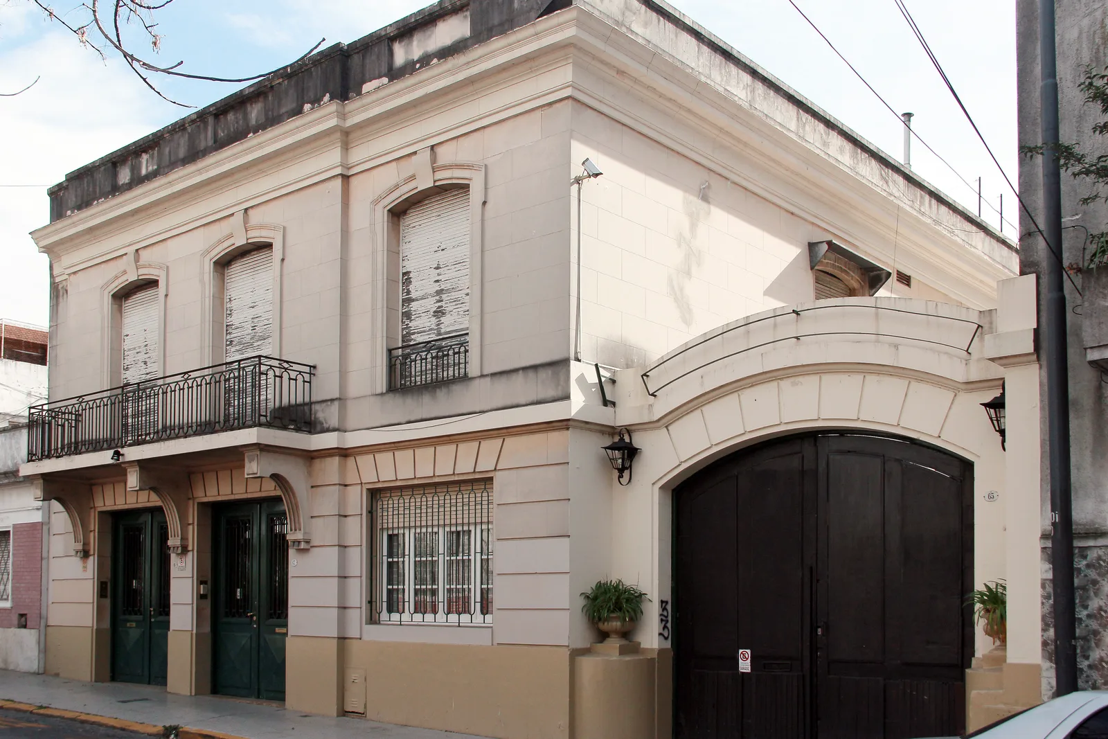 Fachada de Escuela de la Paz
