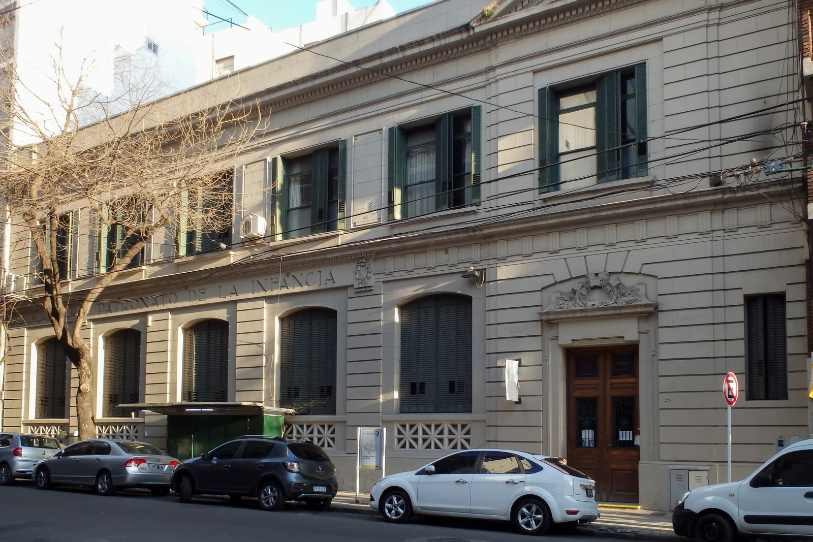 Fachada de Instituto de los Ángeles Custodios