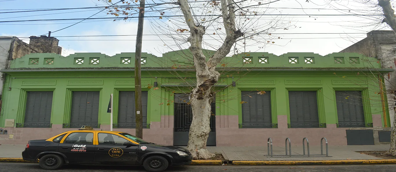 Fachada de Escuela Primaria Común N.º 14 D.E. 13 «José Antonio Cabrera»