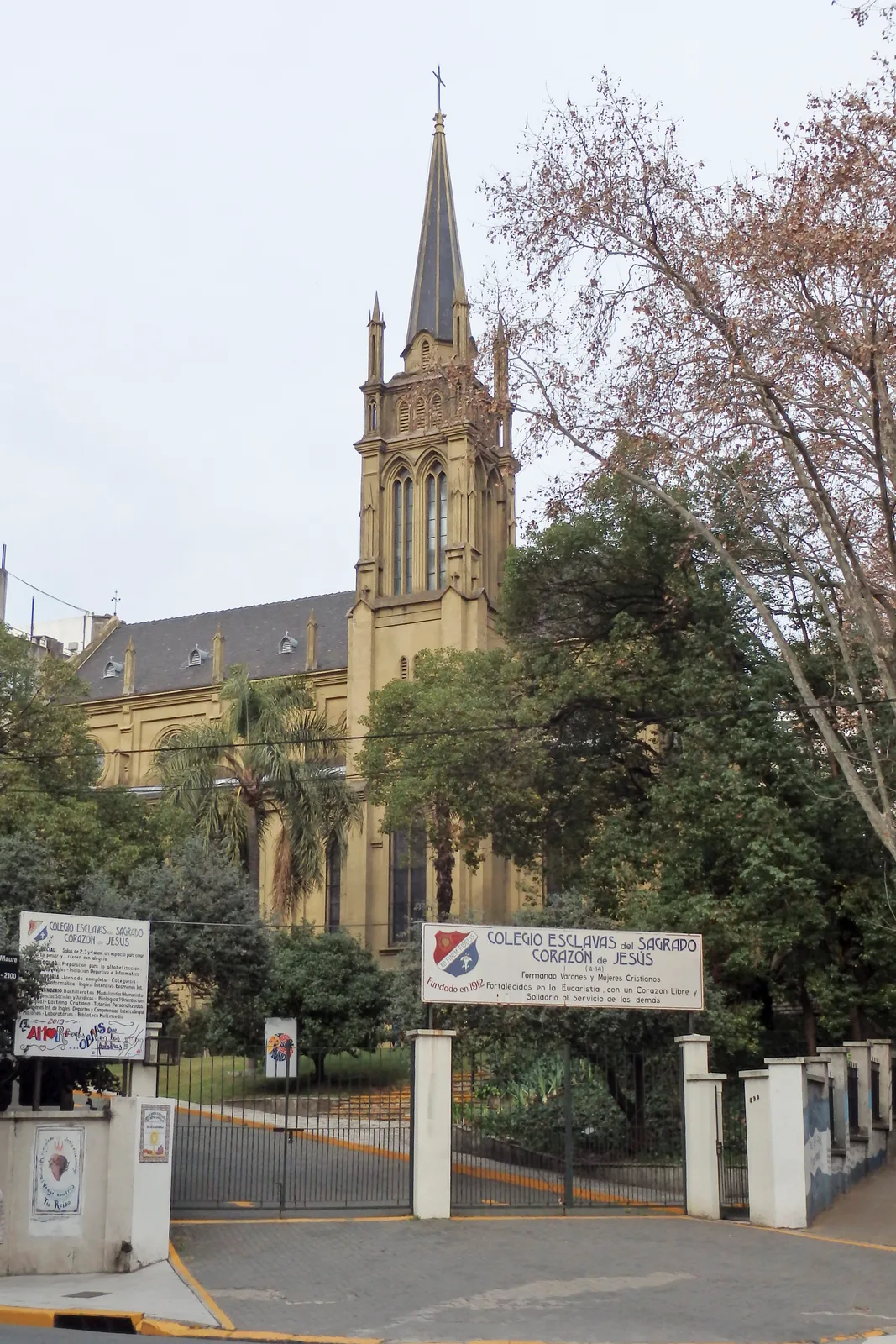Fachada de Colegio Esclavas del Sagrado Corazón de Jesús