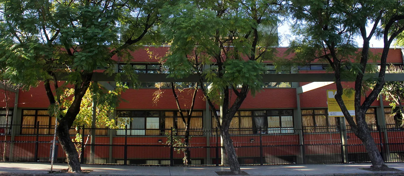 Fachada de Jardín de Infantes Común N.º 7 D.E. 9 «el Jardín de las Glicinas»