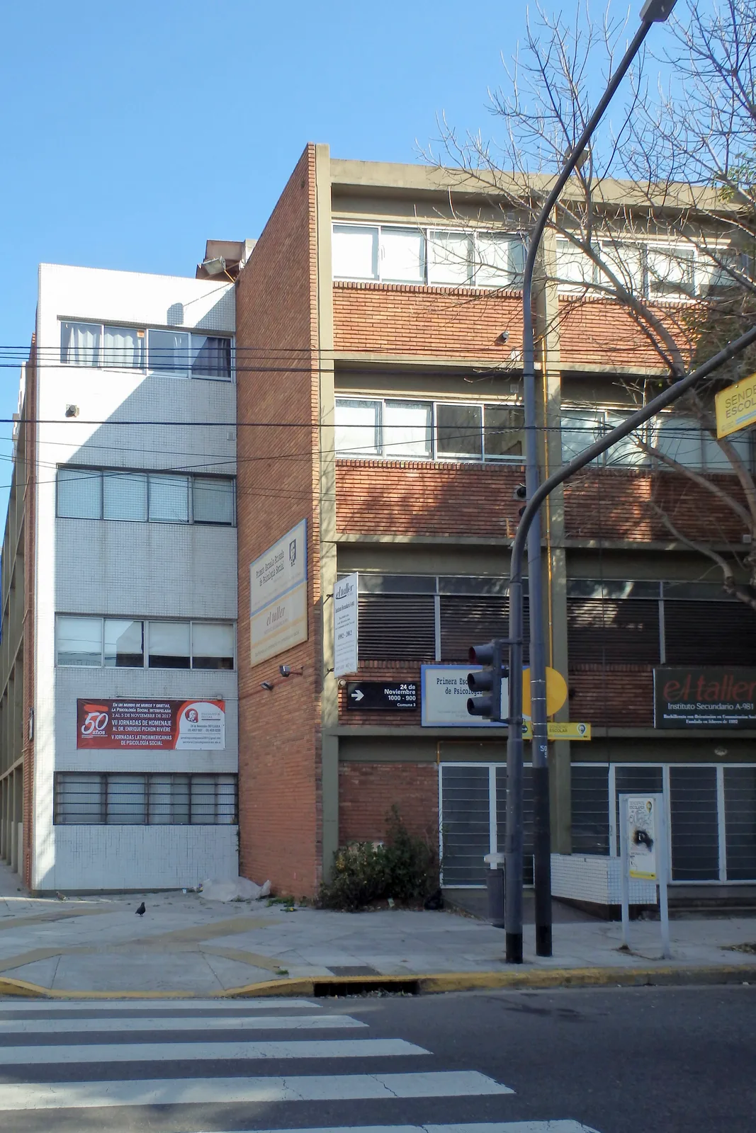 Fachada de Instituto Secundario el Taller