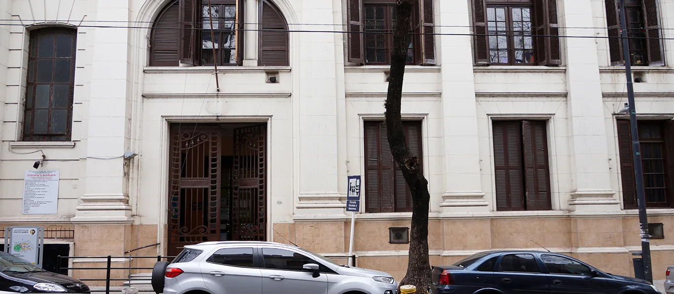 Fachada de Escuela Primaria Común N.º 3 D.E. 2 «Manuel Solá»