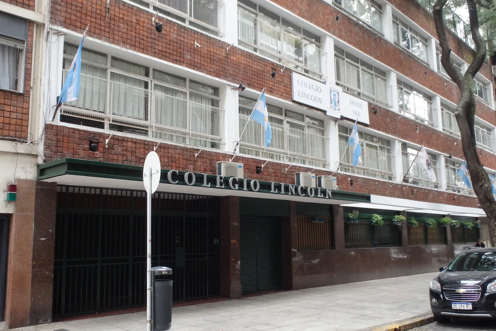 Fachada de Colegio Lincoln