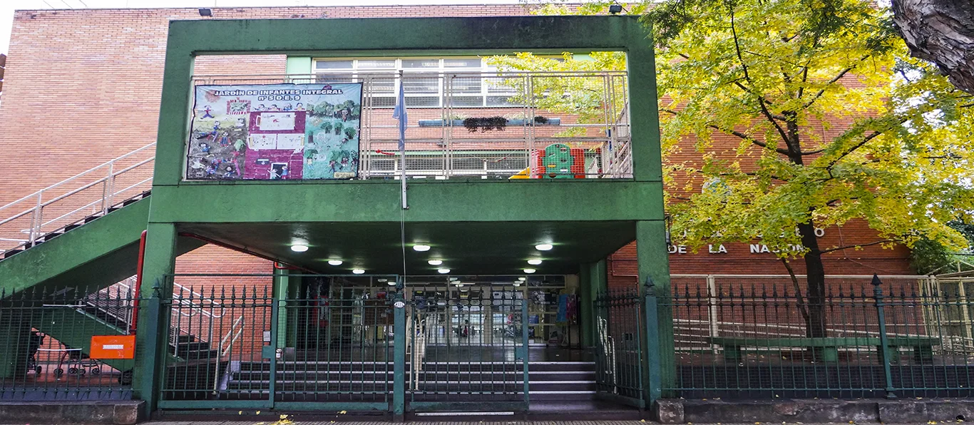 Fachada de Escuela Primaria Común N.º 5 D.E. 9 «Honorable Congreso de la Nación»