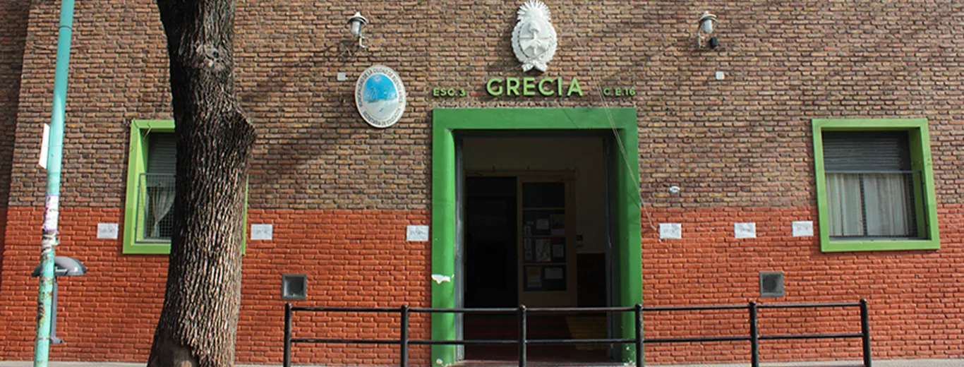 Fachada de Escuela Primaria Común N.º 3 D.E. 16 «Grecia»