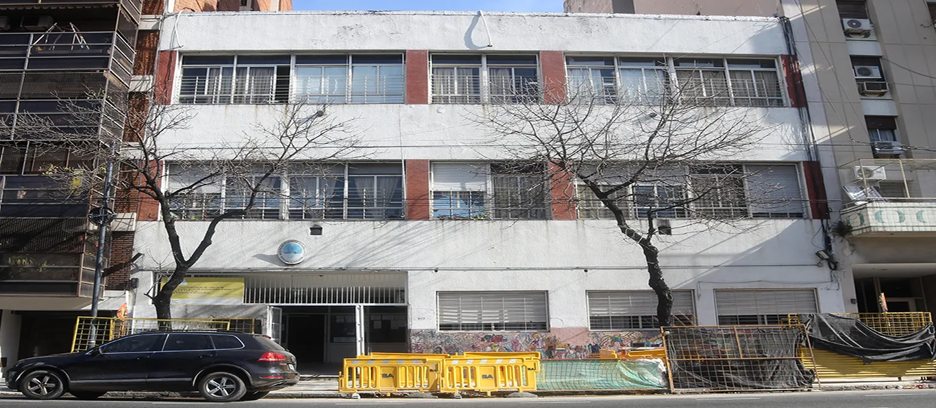 Fachada de Escuela Primaria Común N.º 9 D.E. 8 «Florentino Ameghino»
