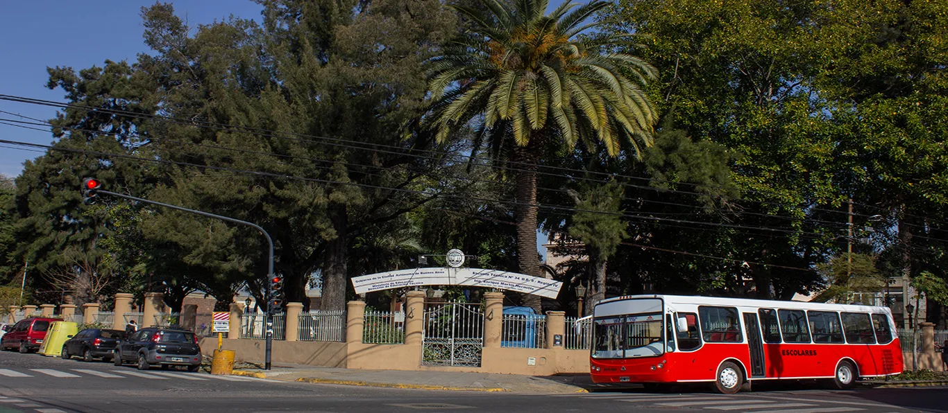 Fachada de Escuela Técnica N.º 34 D.E. 9 «Ing. Enrique Martín Hermitte»