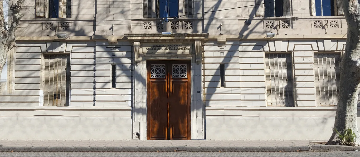 Fachada de Colegio N.º 4 D.E. 9 «Nicolás Avellaneda»