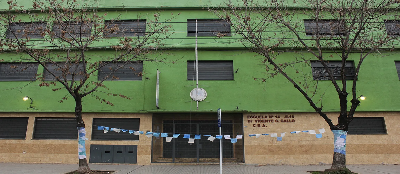 Fachada de Escuela Primaria Común N.º 14 D.E. 15 «Dr. Vicente Carmelo Gallo»
