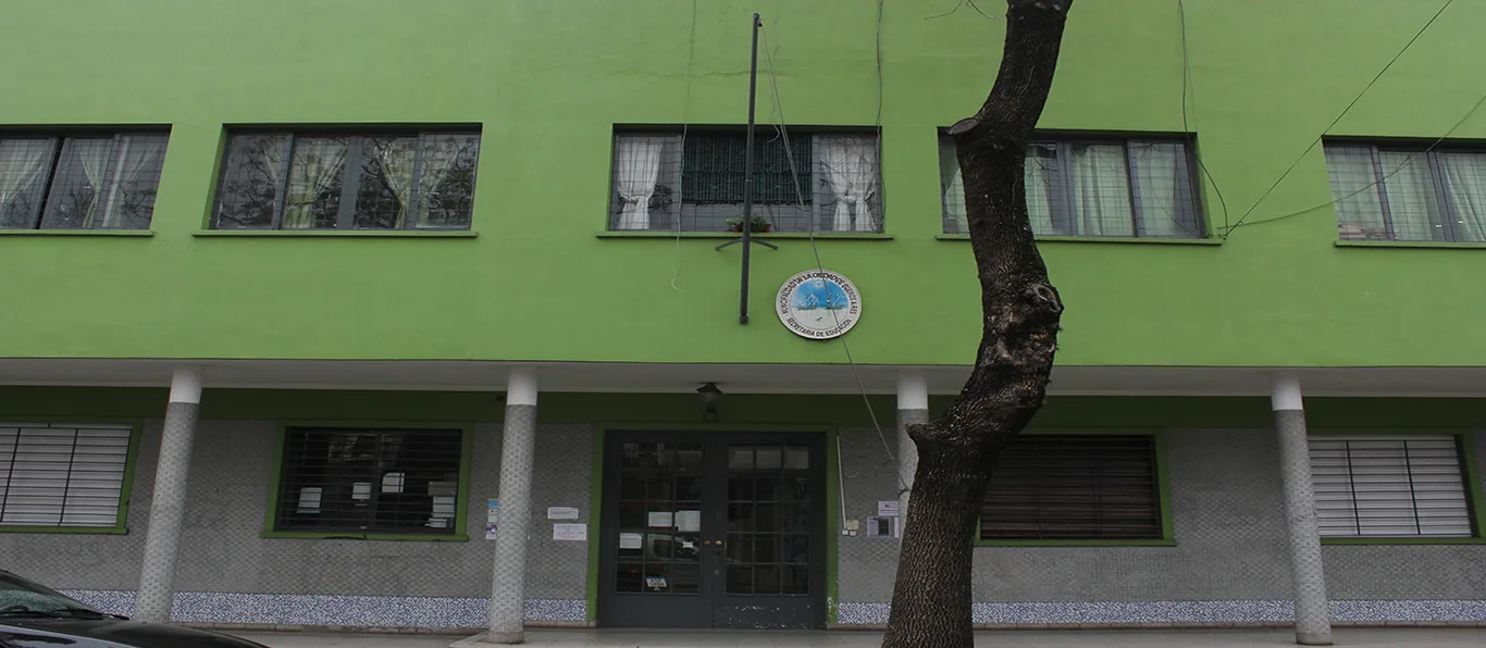 Fachada de Escuela Primaria Común N.º 12 D.E. 15 «España»