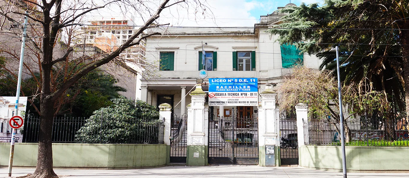 Fachada de Escuela Técnica N.º 18 D.E. 11 «José Antonio Álvarez Condarco»