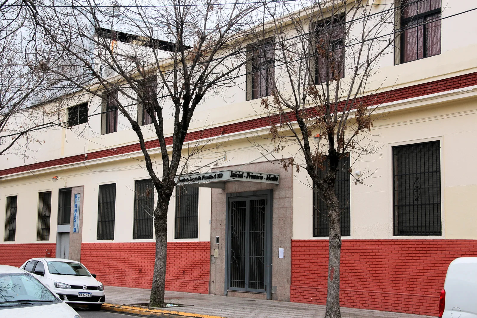 Fachada de Instituto Sagrada Familia