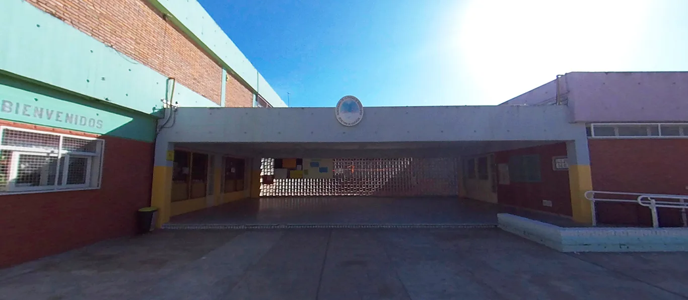 Fachada de Escuela Primaria Común N.º 10 D.E. 21 «Américo Italo Foradori»