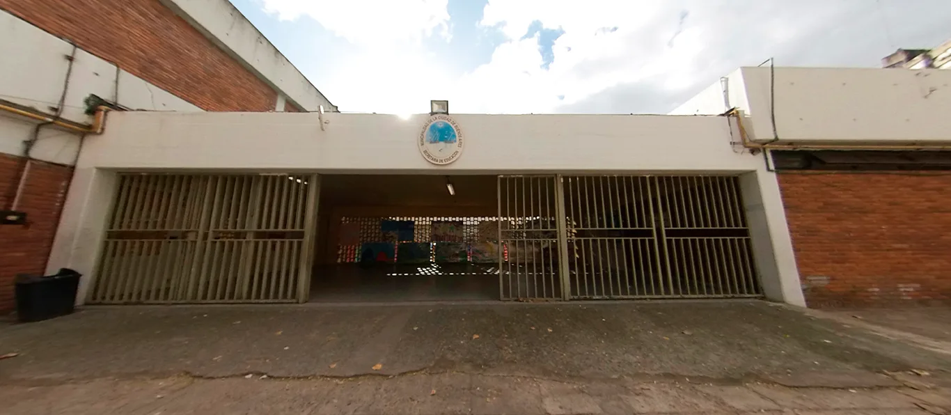 Fachada de Escuela Primaria Común N.º 9 D.E. 21 «Héctor Panizza»