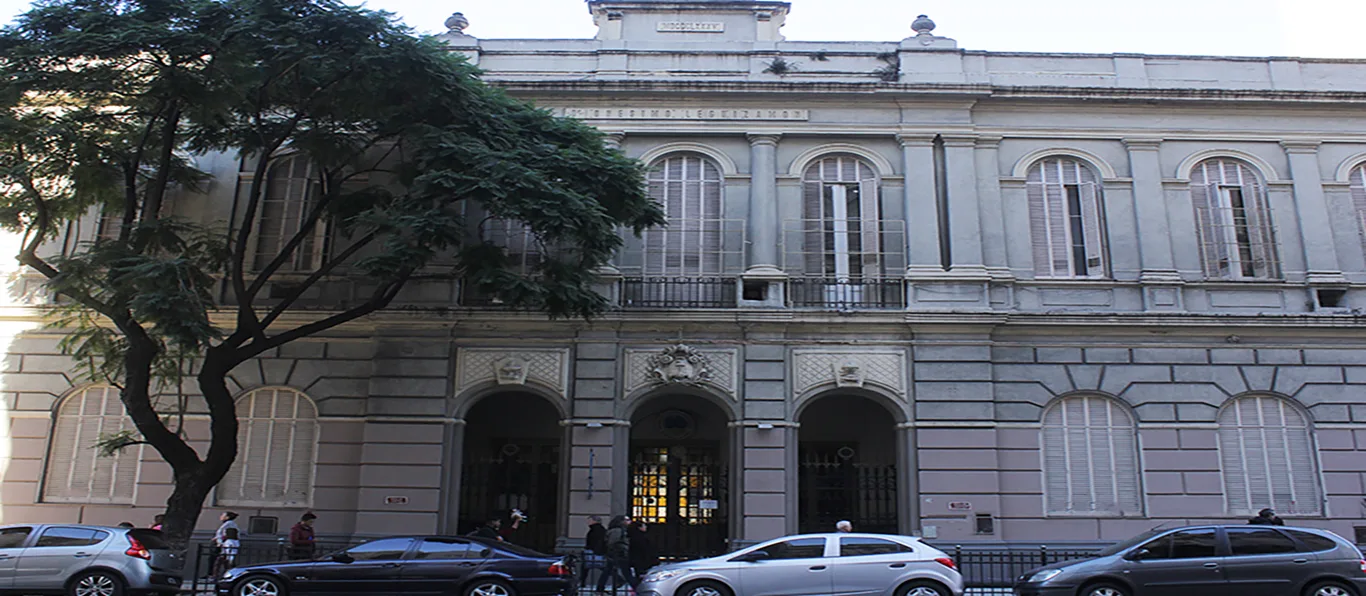 Fachada de Escuela Primaria Común N.º 3 D.E. 1 «Onésimo Leguizamon»