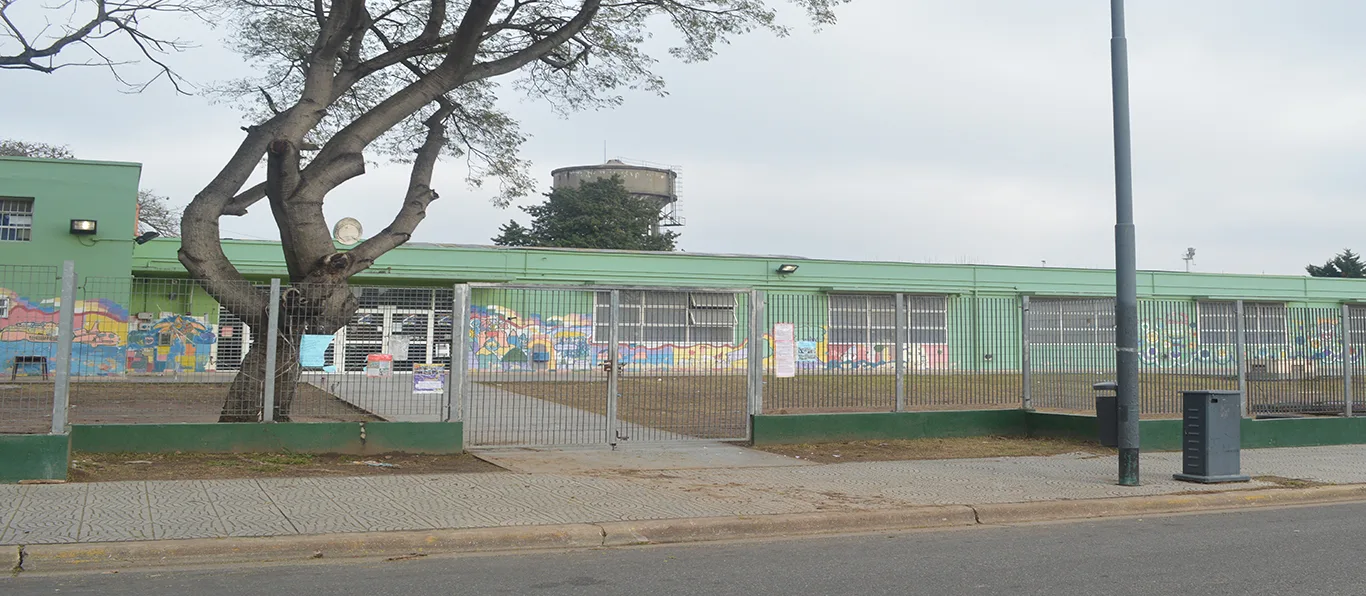Fachada de Escuela Primaria Común N.º 19 D.E. 20 «Eva Duarte»