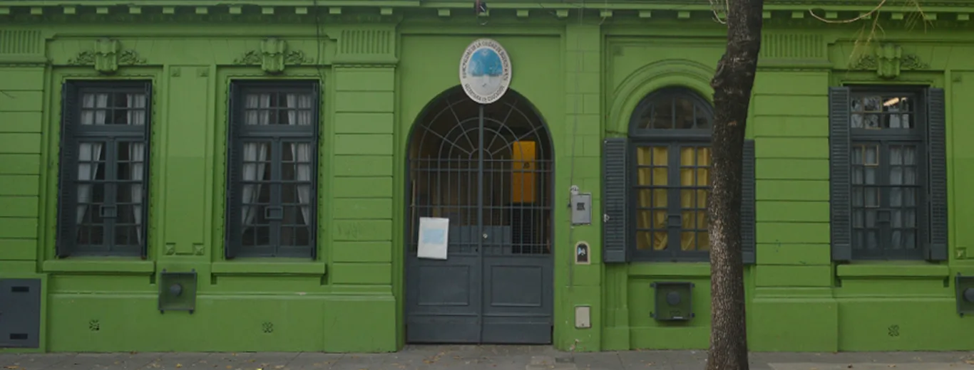 Fachada de Escuela Primaria Común N.º 13 D.E. 16 «Hilarion María Moreno»