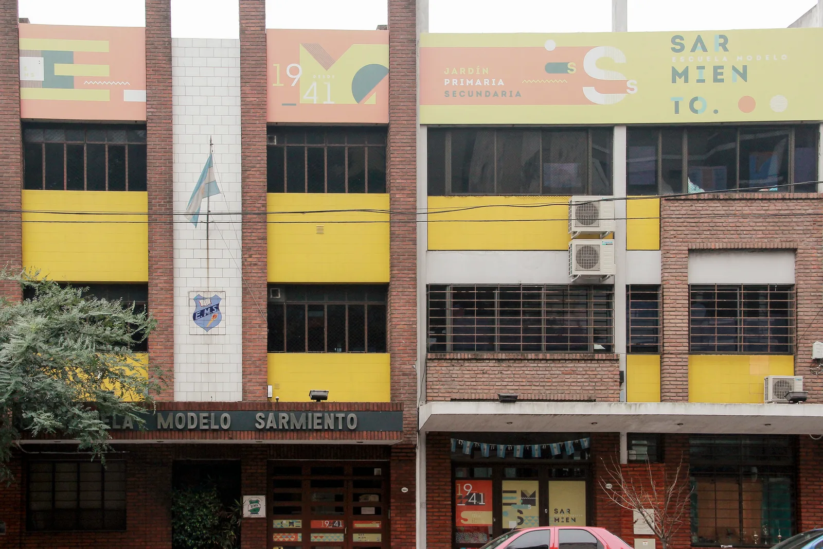 Fachada de Escuela Modelo Domingo Faustino Sarmiento