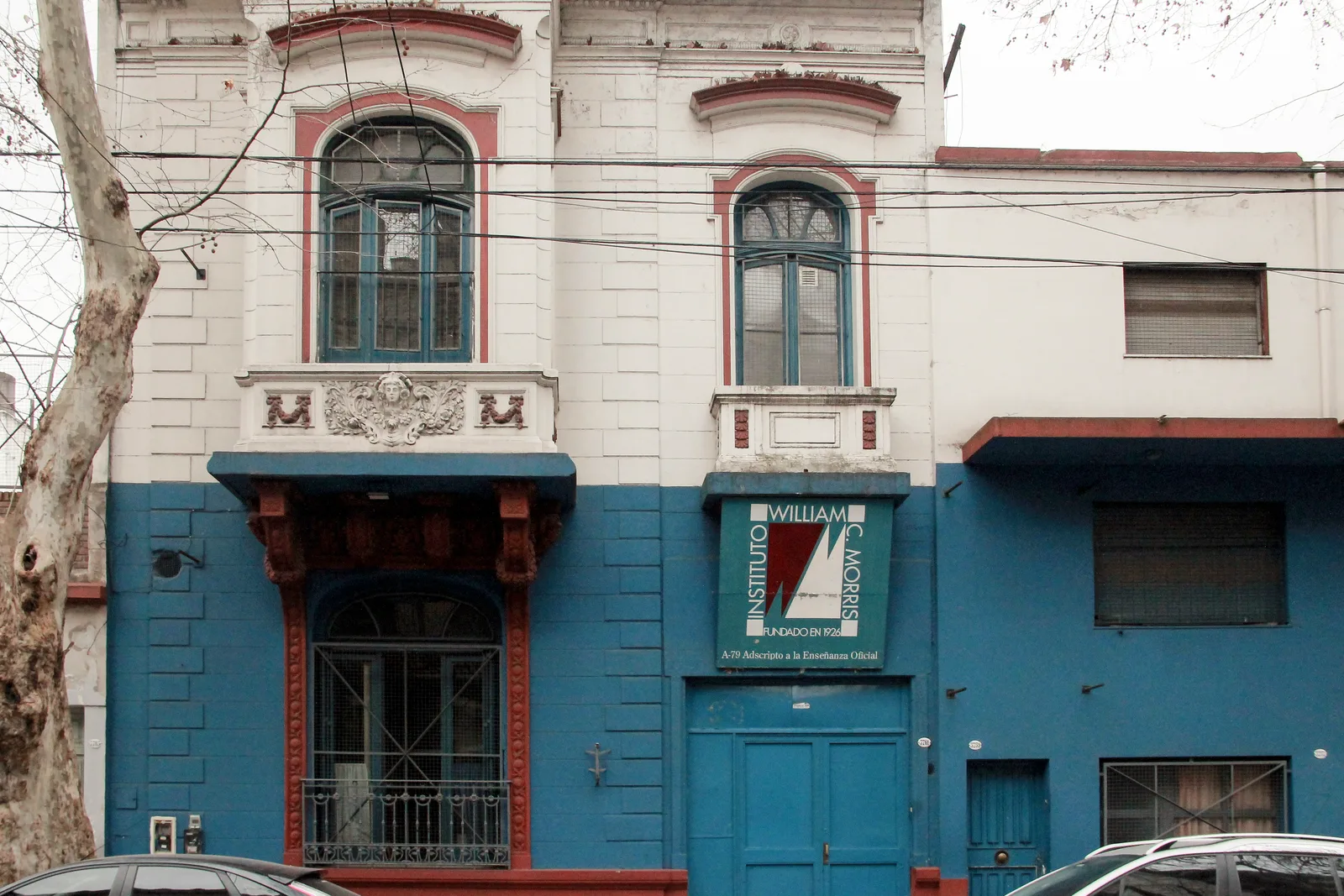 Fachada de Inst. Sup. de Ens. William C. Morris
