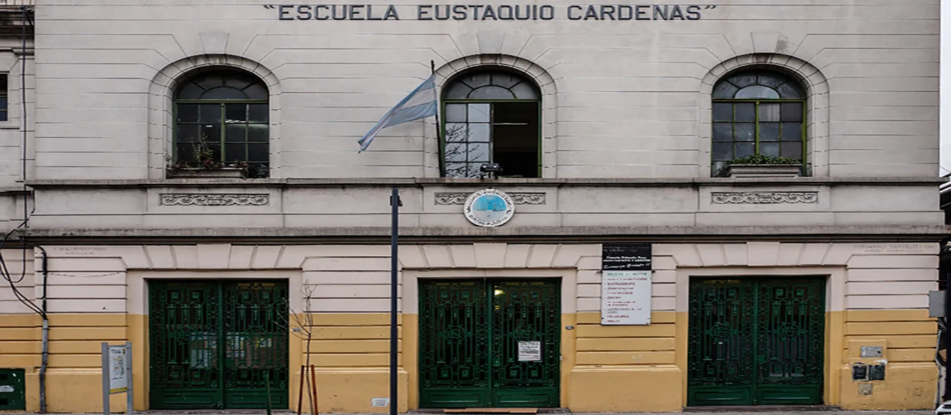 Fachada de Escuela Primaria Común N.º 16 D.E. 3 «Eustaquio Cardenas»