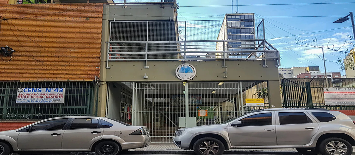 Fachada de Escuela Primaria Común N.º 4 D.E. 3 «Coronel Isidoro Suárez»