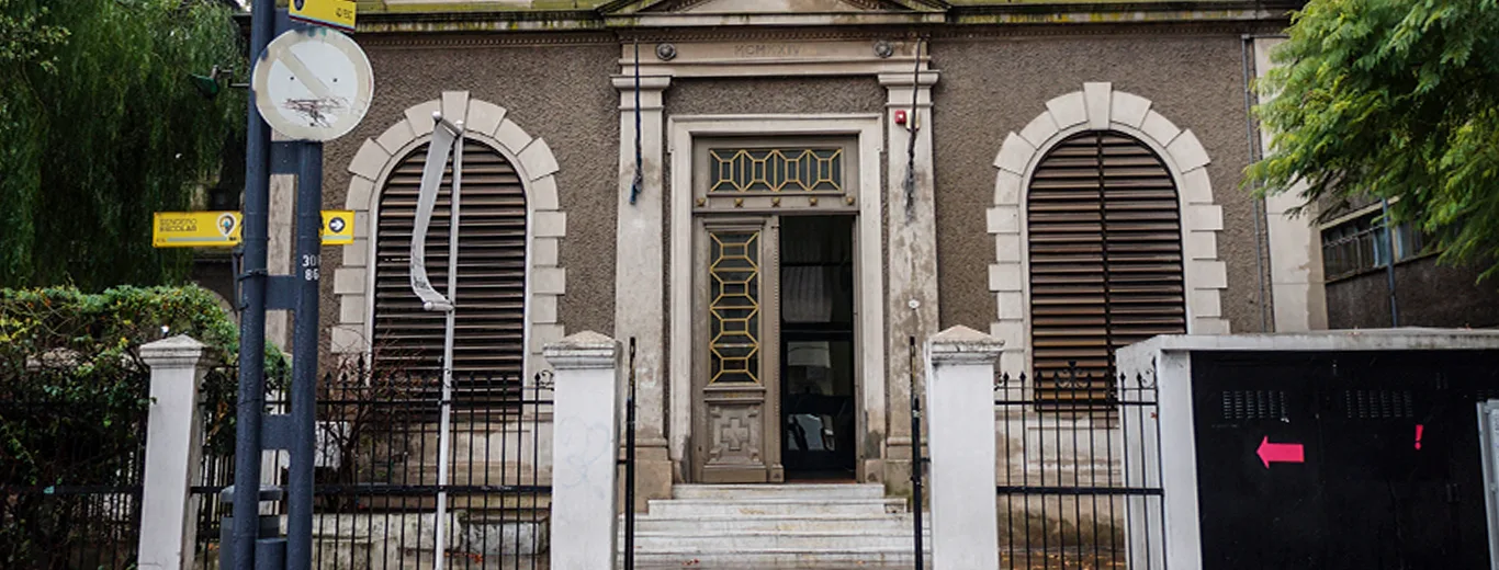 Fachada de Escuela Técnica N.º 2 D.E. 10 «Técnicas Raggio»
