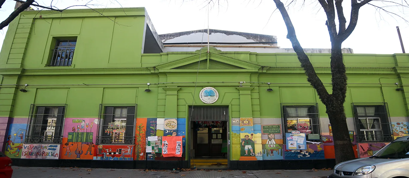 Fachada de Escuela Primaria Común N.º 14 D.E. 7 «Dr. Ernesto e Padilla»