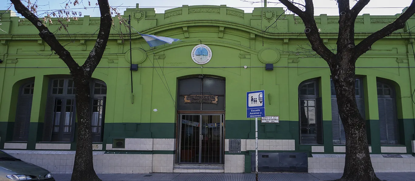 Fachada de Escuela Primaria Común N.º 25 D.E. 7 «República de Guatemala»