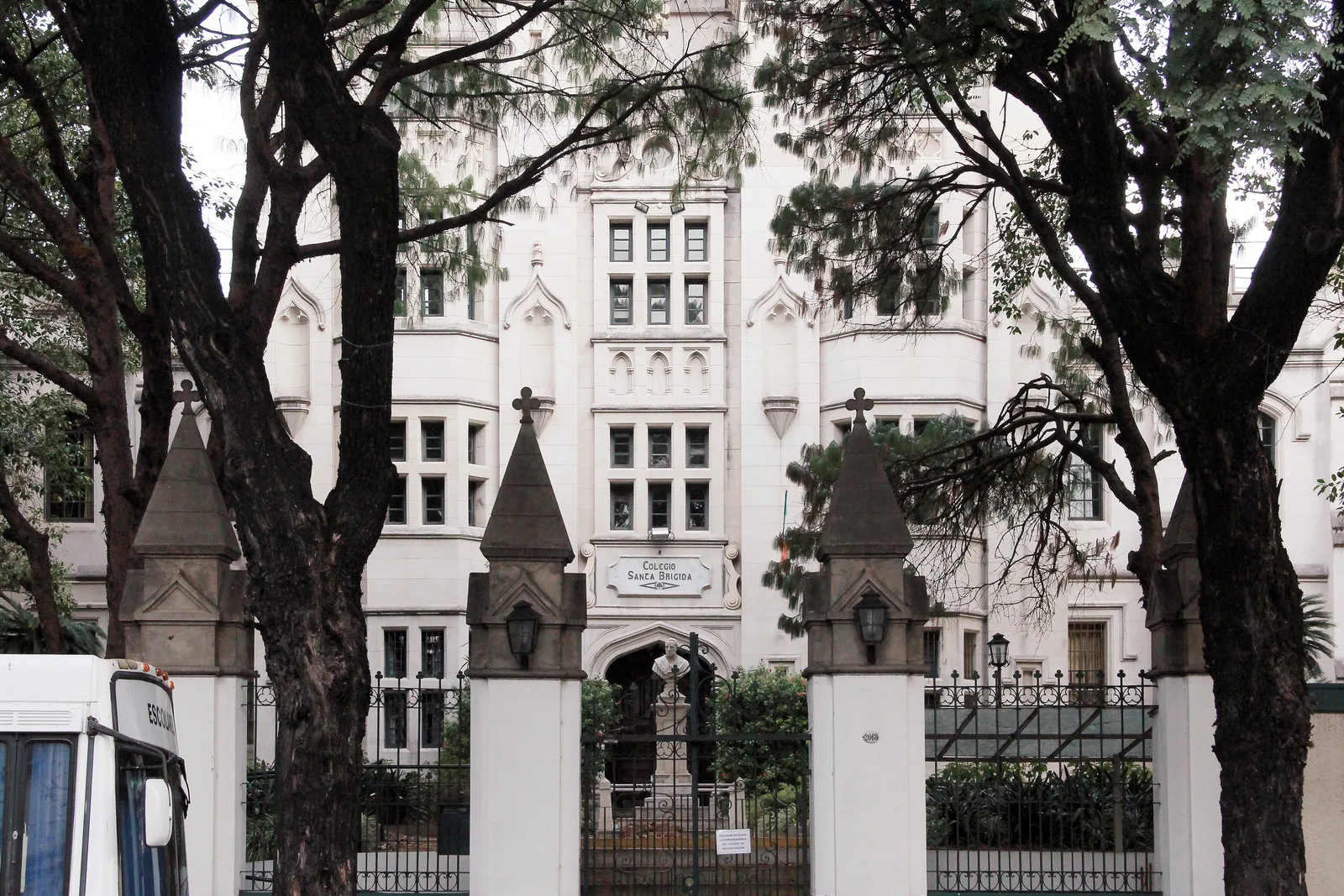 Fachada de Instituto Santa Brígida