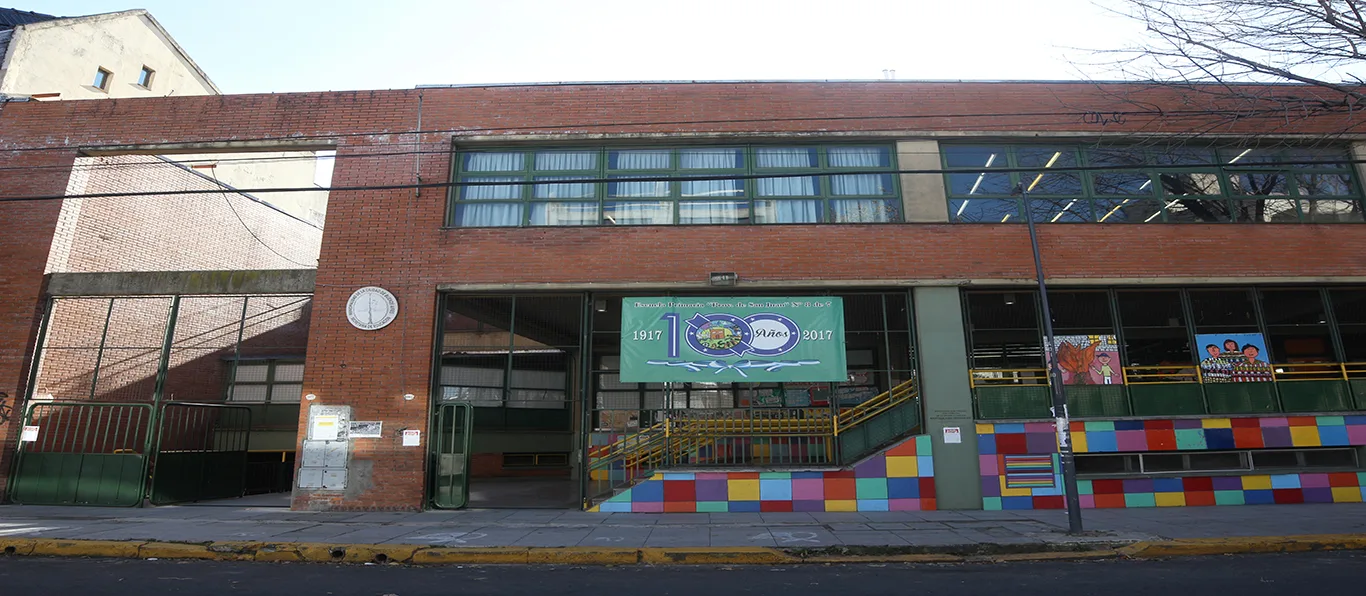 Fachada de Jardín de Infantes Común N.º 4 D.E. 7 «La Torre de Cubos»