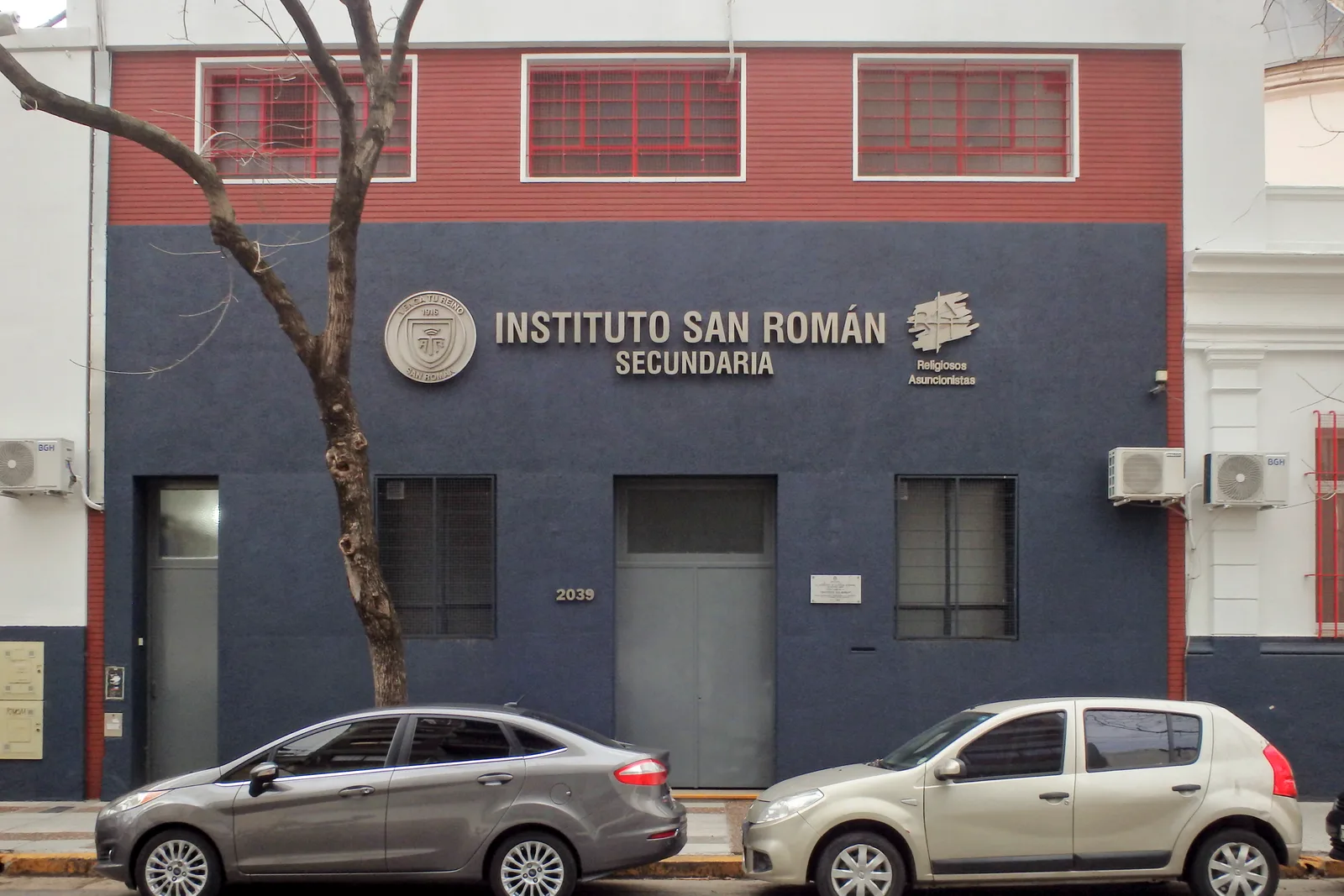Fachada de Inst.san Roman